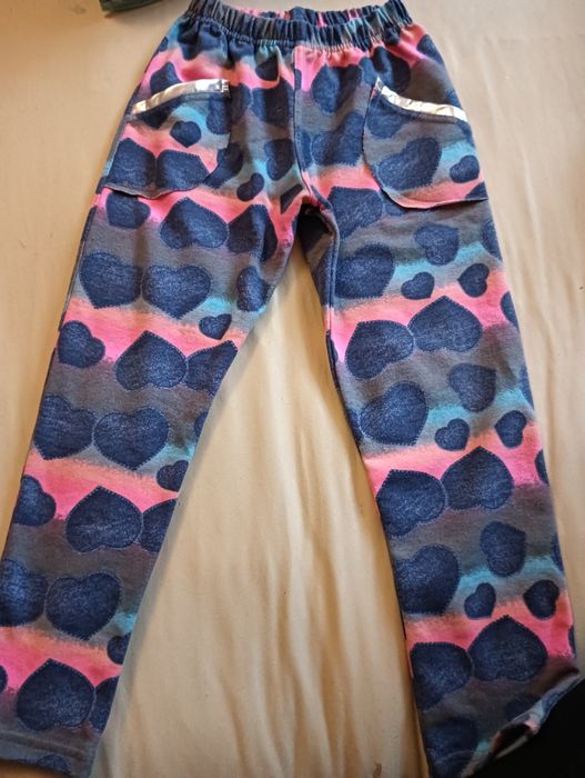 Spodnie w serduszka