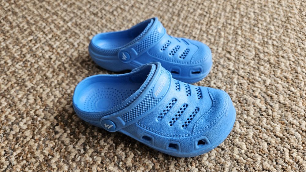 Klapki na basen, r. 25