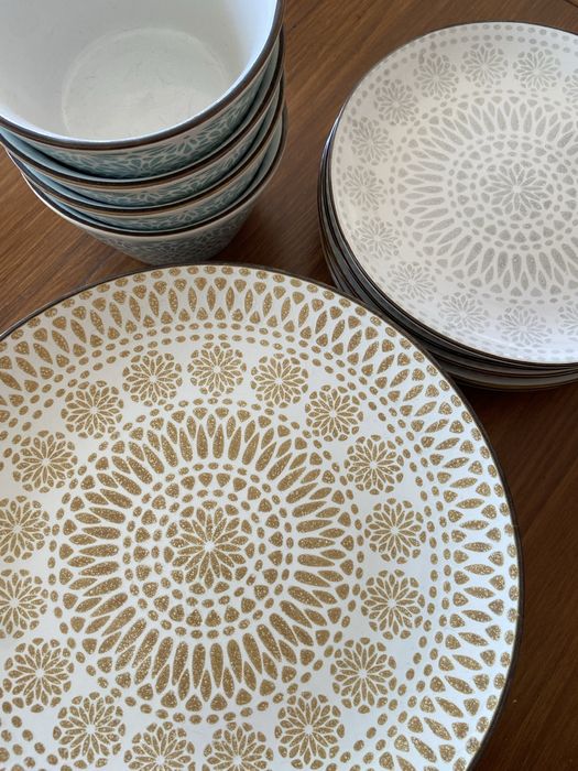 Serviço pratos e tigelas