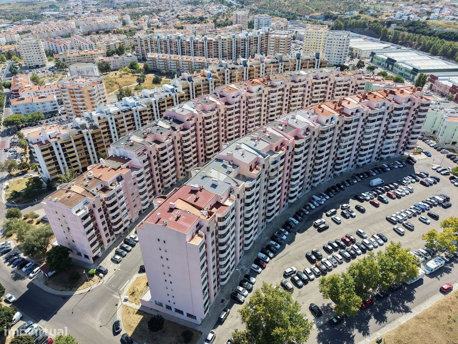 Fantástico T3 com 115m², Vista Rio Desafogada e Garagem Box – Casal da