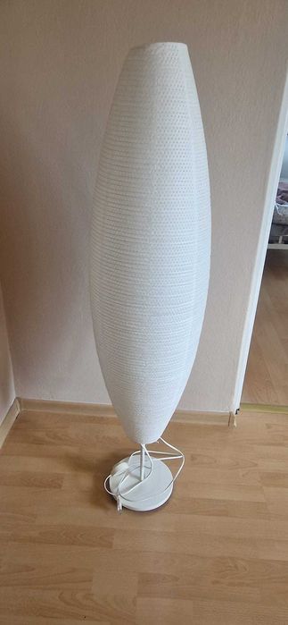 lampa stojąca biała