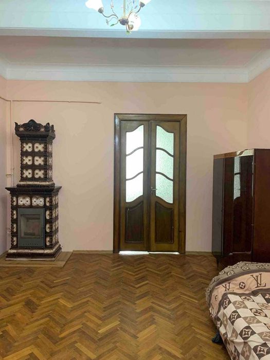 Здається 2х кімнатна квартира з ремонтом, старий фонд