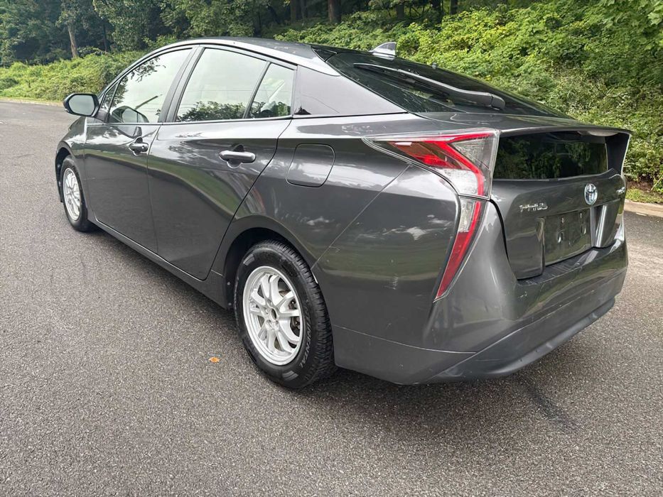 Toyota Prius      2016
