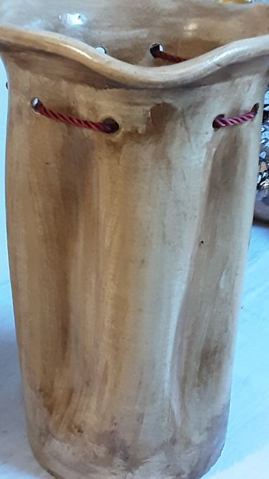 Vaso alto em barro vidrado para por na entrada