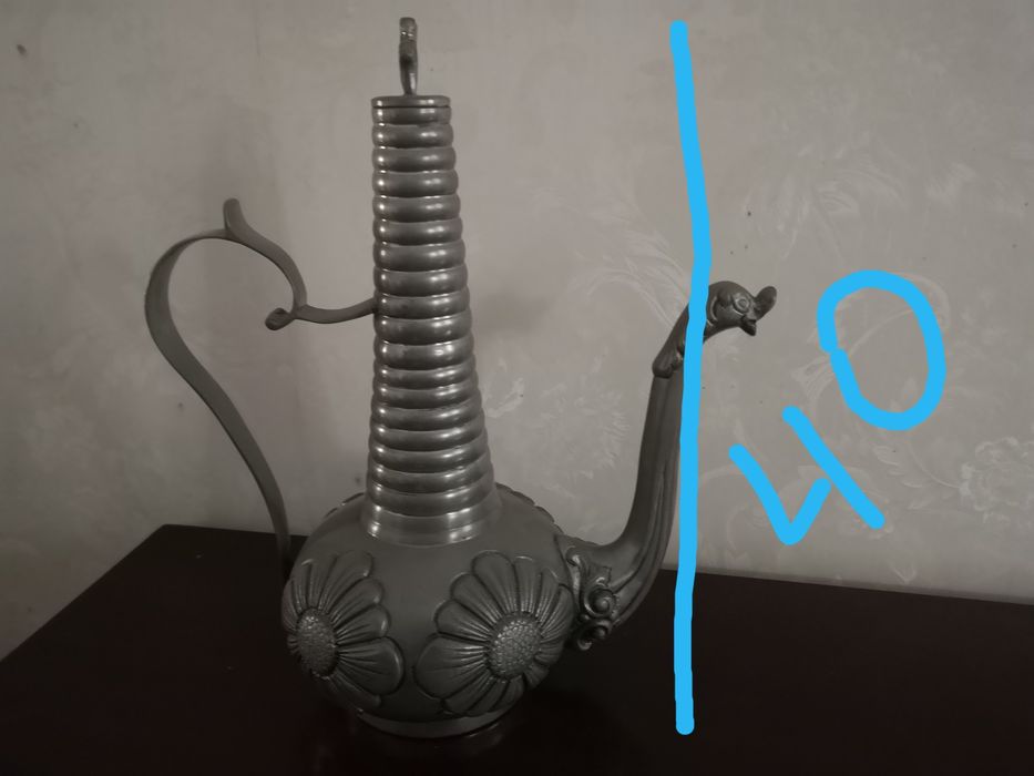Peça decorativa, em estanho.