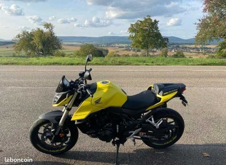 Honda Hornet 750 (2023) - amarelo