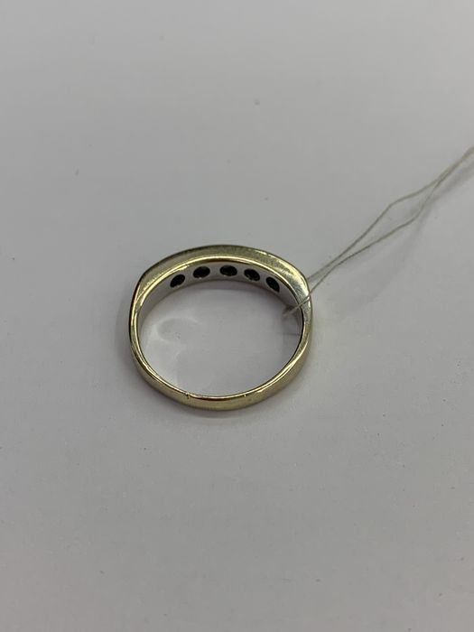 Золота каблучка з діамантами