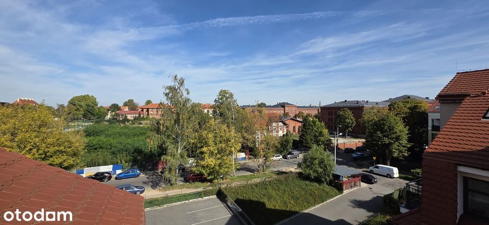 Dwupoziomowe mieszkanie  z klimatyzacją  + prywatne miejsce postojowe.