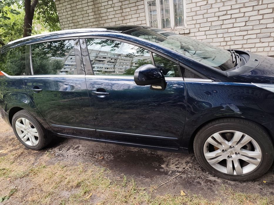 продам Peugeot 5008 7 місць 2010 року автомат