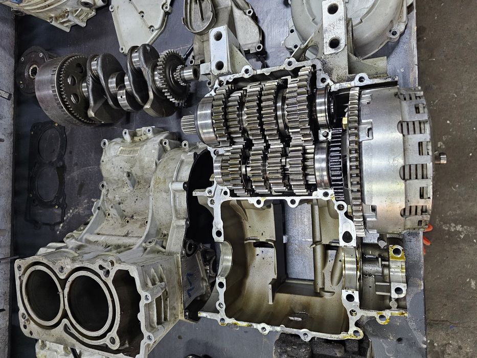 Двигатель BMW F800 ST R GS F850 мотор двигун гбц стартер кпп коленвал