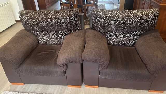 Conjunto de sofás em bom estado – pronto a usar!