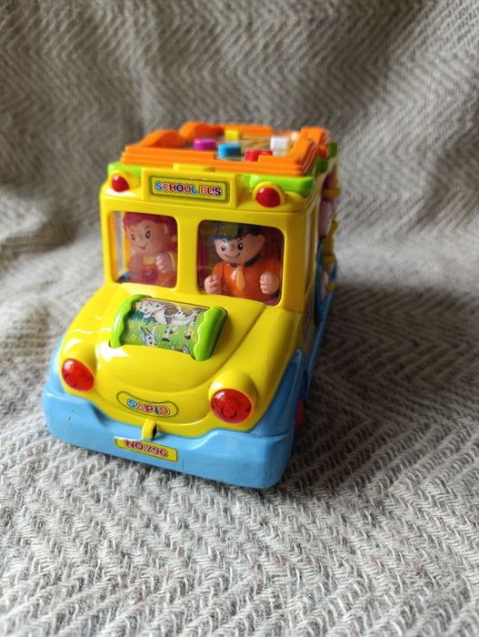 Autobus interaktywny, autko, szkolny autobus, wesoły autobus Hola