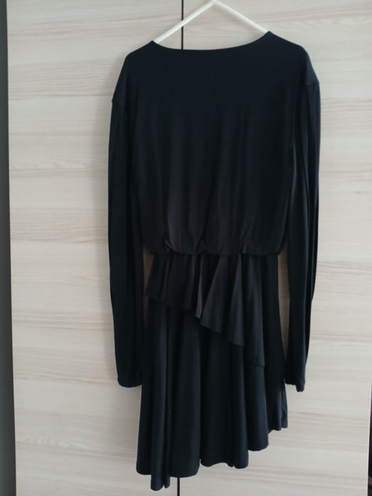 Czarna elegancka sukienka H&M