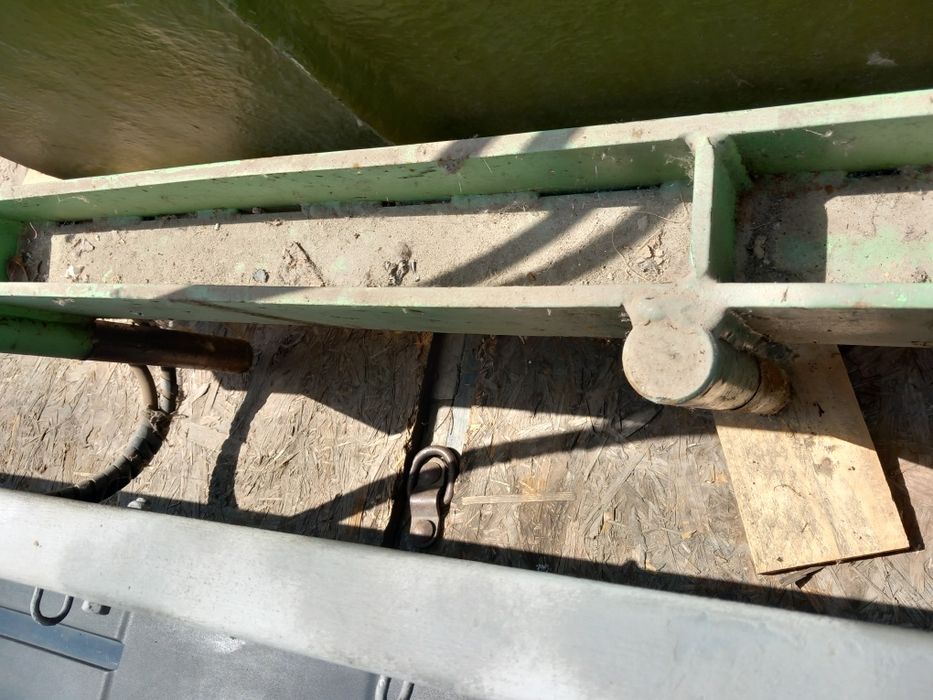 Pojemnik skrzynia kiprowana hydraulicznie do winogron owoców Rössl