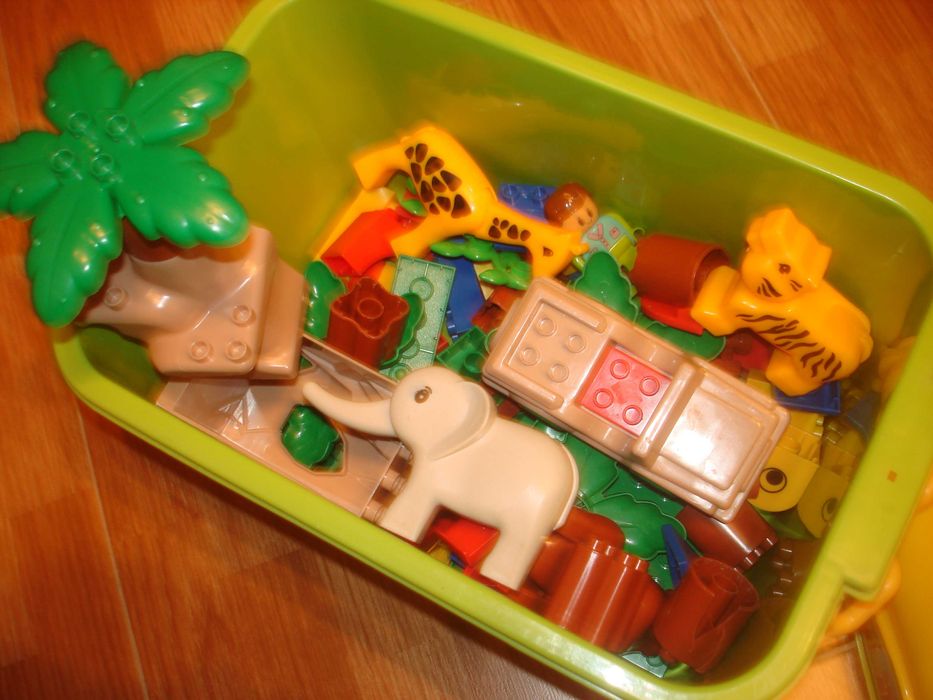 Vendo Balde de Legos da Selva a muito bom preço