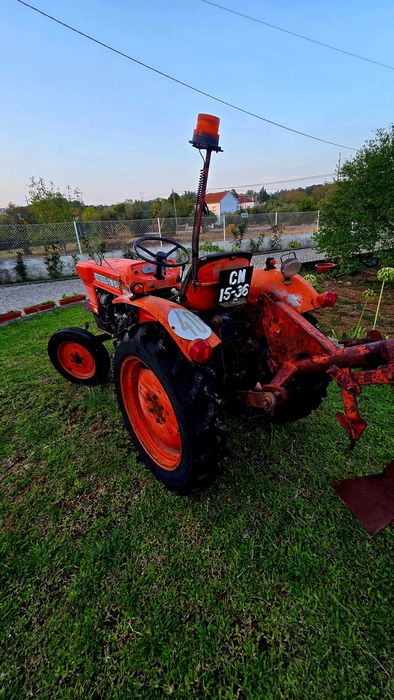 Kubota L 185 com decomentos sem nada a fazer