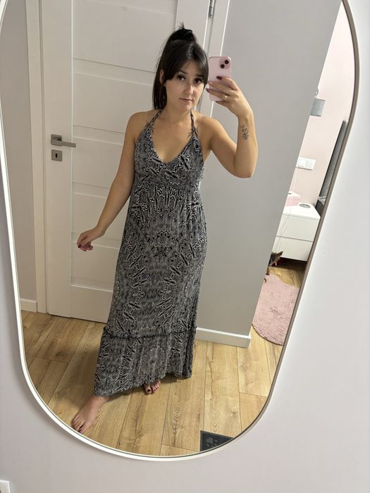 Letnia sukienka wiązana na szyi