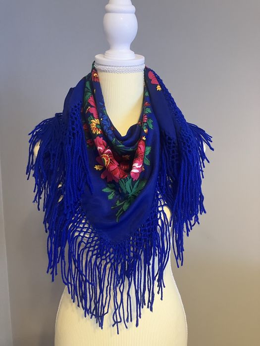 Kobaltowa chusta ludowa