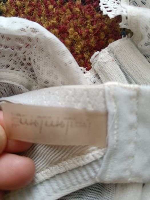 Бюстгальтер F 70