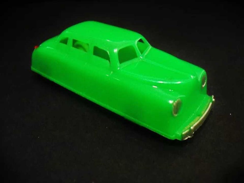 RENWAL 1950's green plastic nº143 toy car made in USA