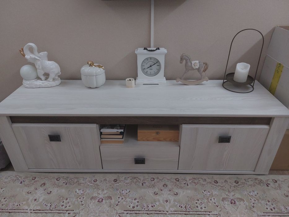 Продам тумбочку під ТV