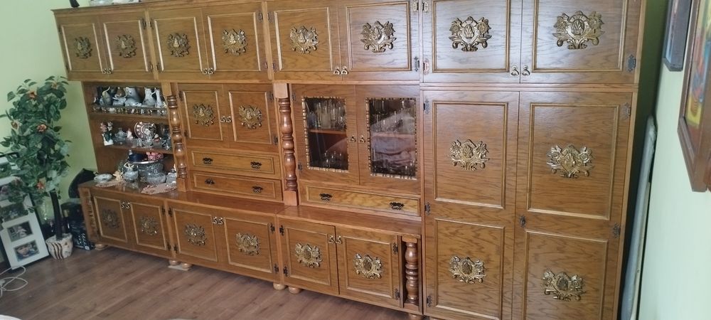 Piękna, drewniana meblościanka + stół.