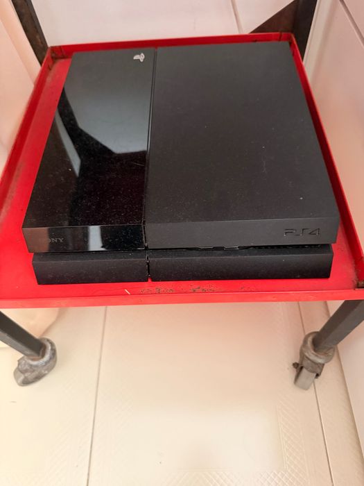 Ps4 500gb bem conservado