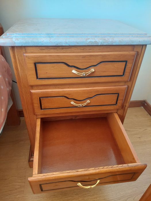 Mobília Quarto Casal – Cama + 2 Mesas de Cabeceira + Cómoda