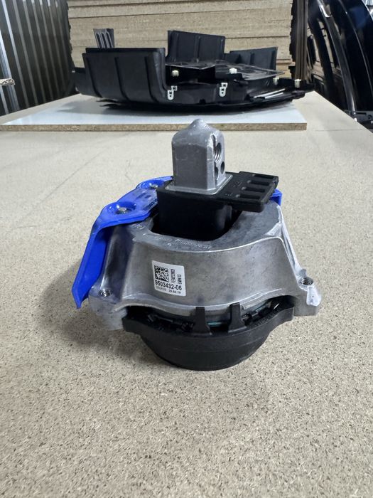 Опора двигуна  подушка  мотора bmw g87 g80 g82 g83 s58 бмв г80 г87 г82