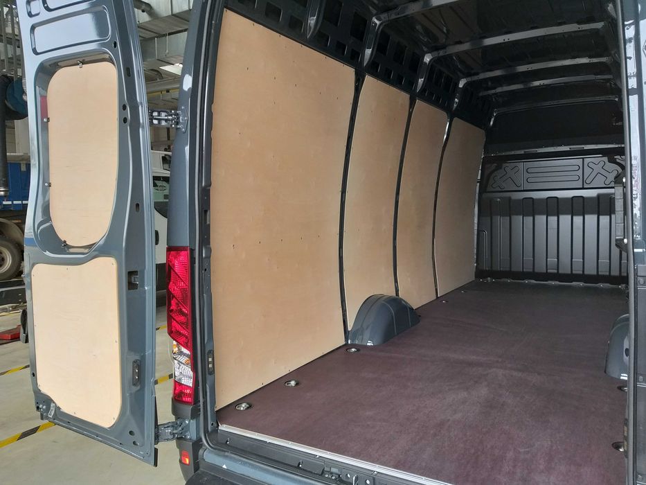 Zabudowa busa Iveco Daily, 16m3, 18m3 podłoga, boki, nadkola MONTAŻ