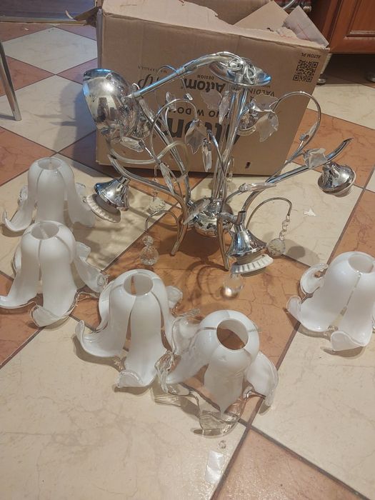 Żyrandol z pięcioma kloszami