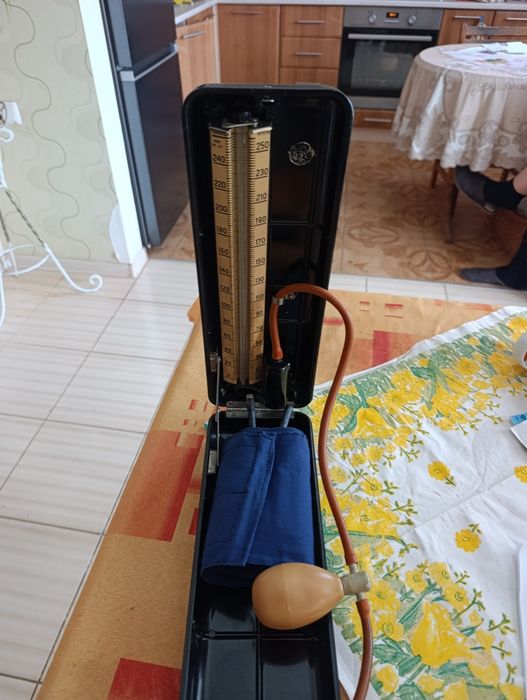 Тонометр ртутний   часів СРСР.завод "Красногвардеец"