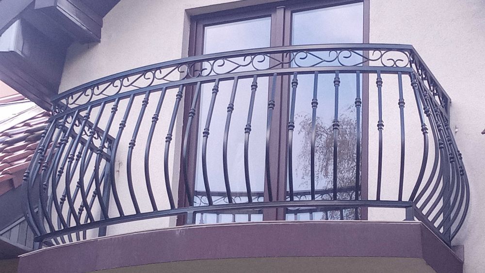 Balustrada piękna z elementami kutymi wzór BB5 na wymiar każdy kolor
