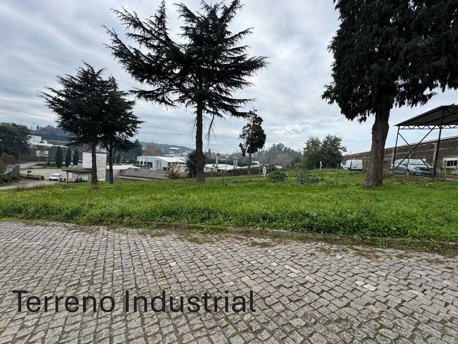 Terreno para Construção — Santo Tirso  5.700 m²