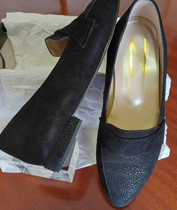Sapatos pretos camurça