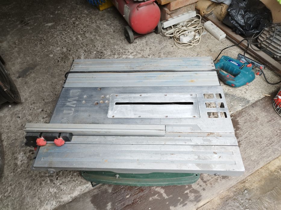 Циркулярна пила станок.