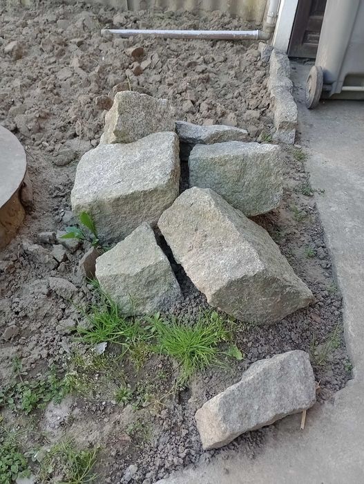 Kamień ogrodowy. Kamienie duże do ogrodu.