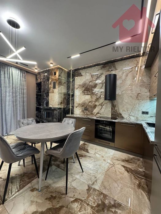 Продаж котеджу з сучасним дизайнерським ремонтом!