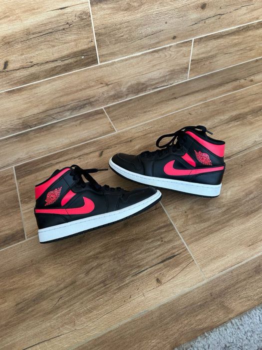 Кроссовки Nike Air Jordan 1 Mid