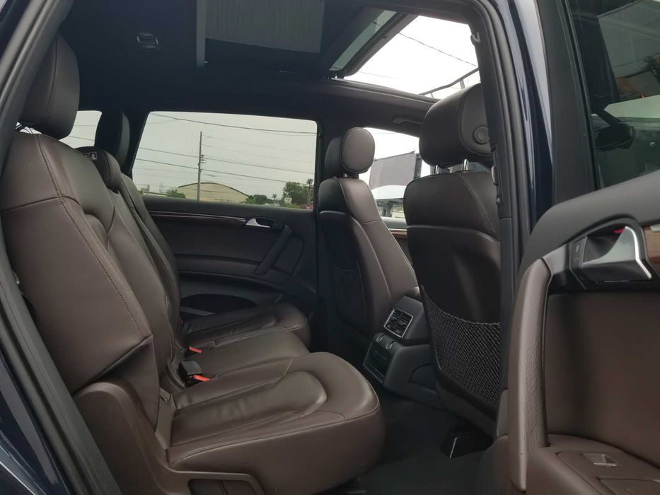 Audi Q7      2015