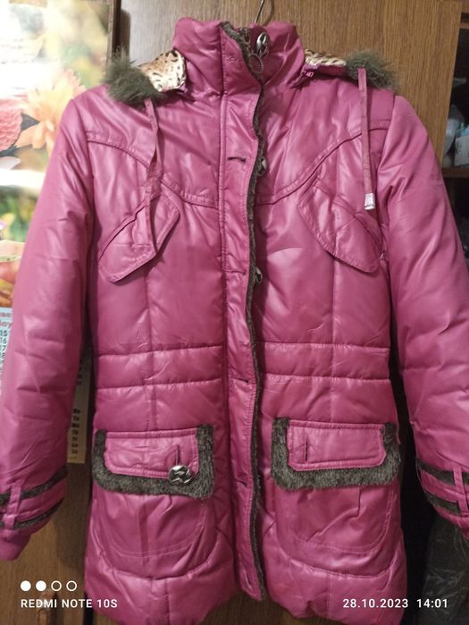 Куртка тепла на дівчинку 11-13 років.