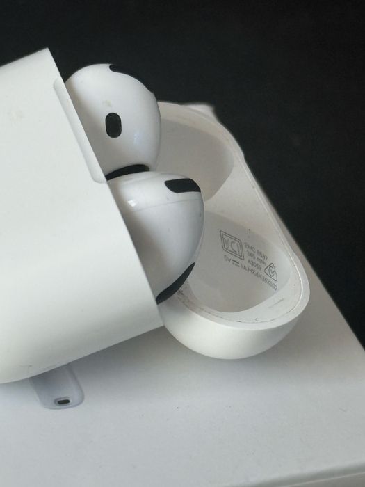 sluchawki airpods 4 ANC uzywane