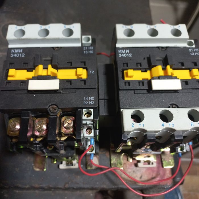 Контактори КМИ 34012 2 шт