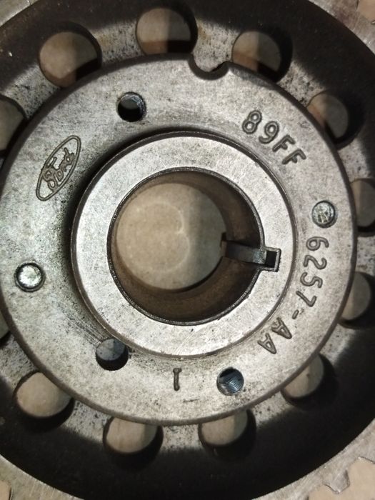 Шестерня распредвала Ford Escort 1.8 шестерня ГРМ Courier 1.8 Orion