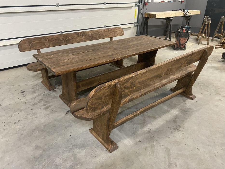 Stół z ławkami ogrodowy