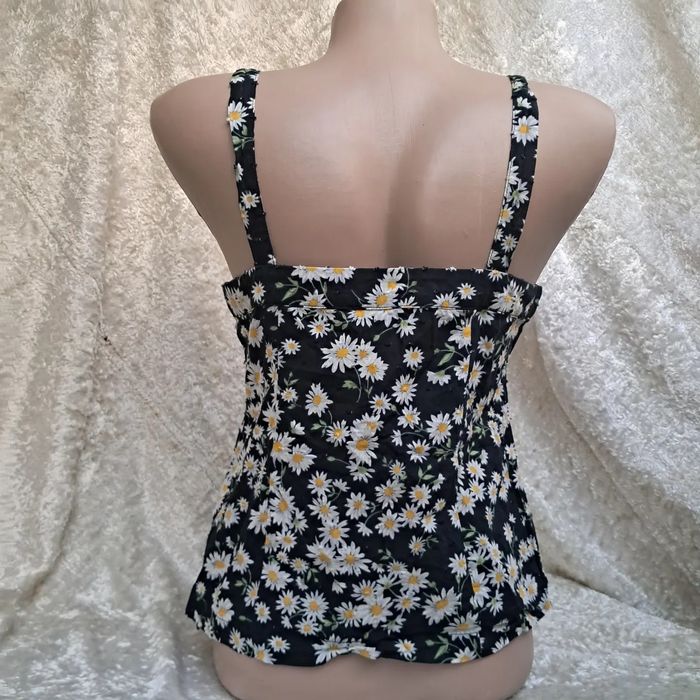 Блуза в ромашки.