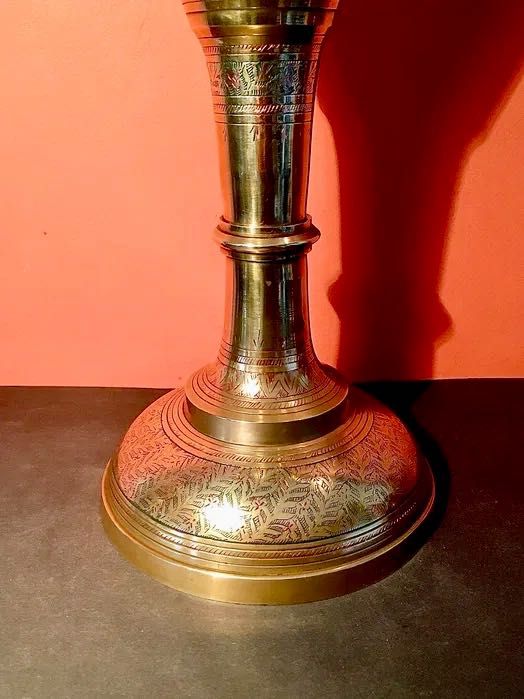 ÂNFORA EM LATÃO - pintura a fogo - anos 60 - 79x22 cm/s