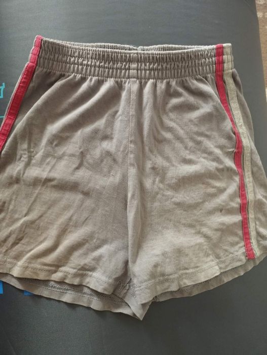 Отдам шорты джинсы для мальчика 1,5-2 года 4-5 лет