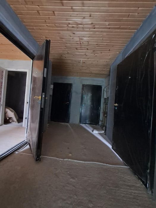 Продам приміщення на 14 квартир + гараж, поруч з метро "Берестейська"