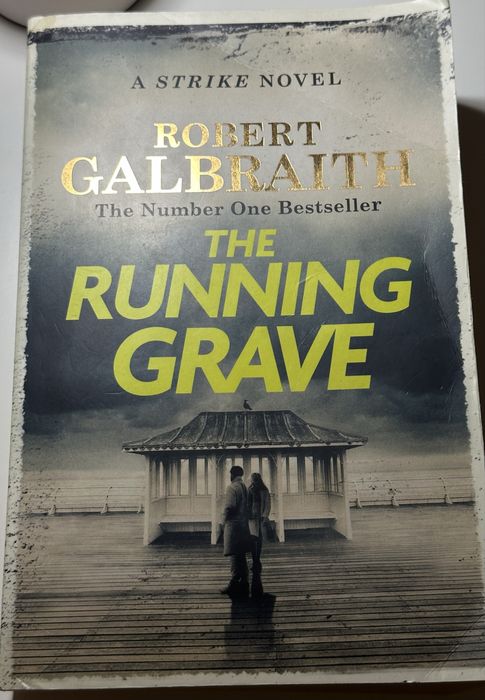 Книжка “The running grave”. Роберт Ґалбрейт. Англійською